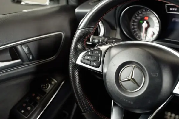Mercedes-Benz GLA 200 AMG Line 16