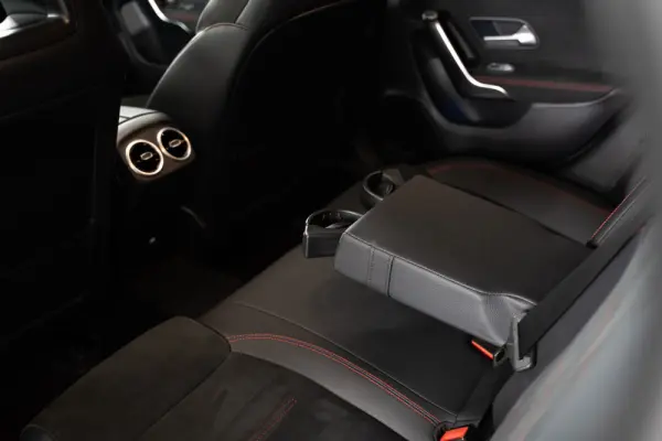 Mercedes-Benz CLA 250 e Shooting Brake AMG Line 44