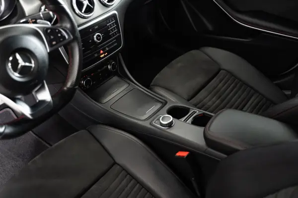 Mercedes-Benz GLA 200 AMG Line 21