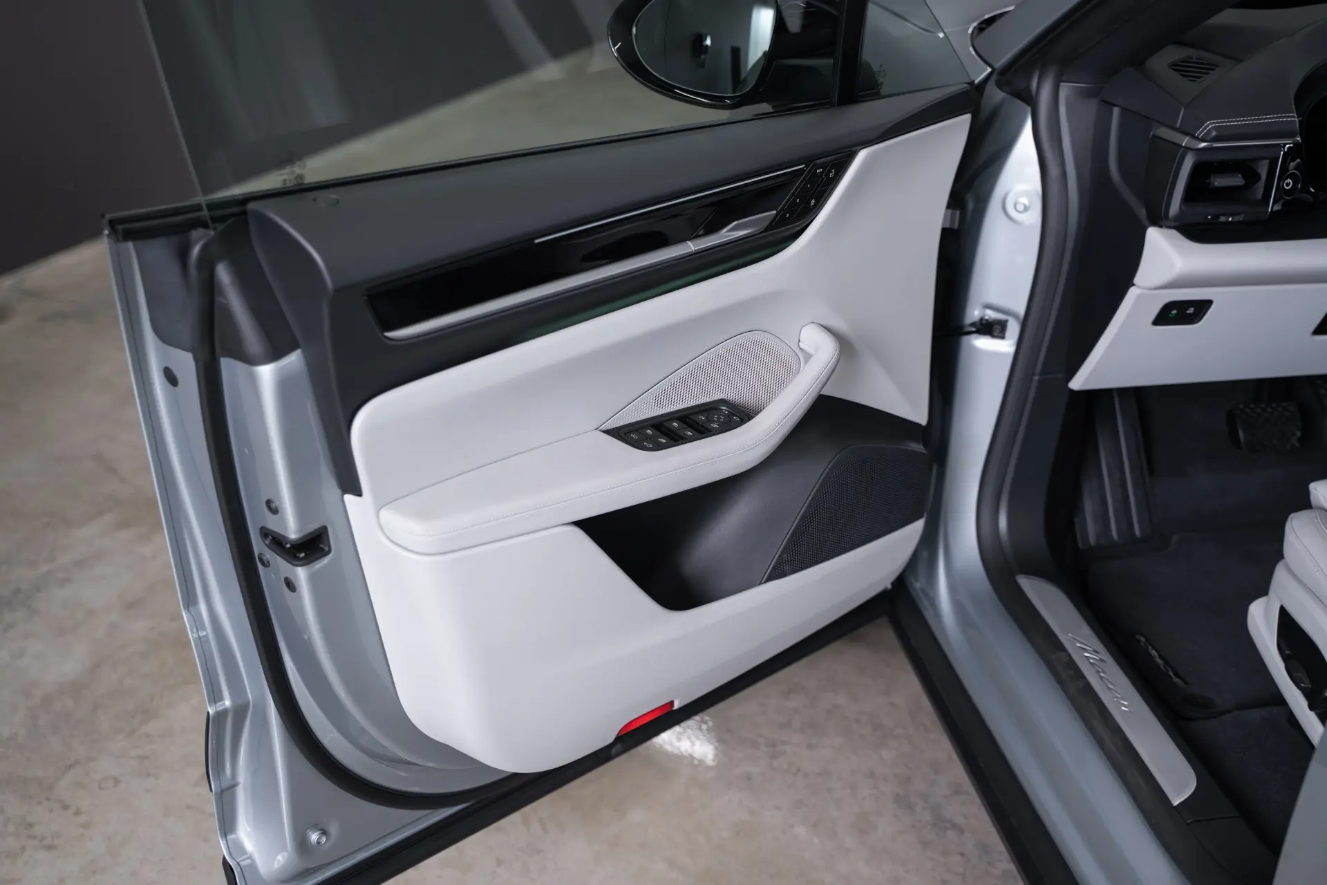 Porsche Macan Electric 14