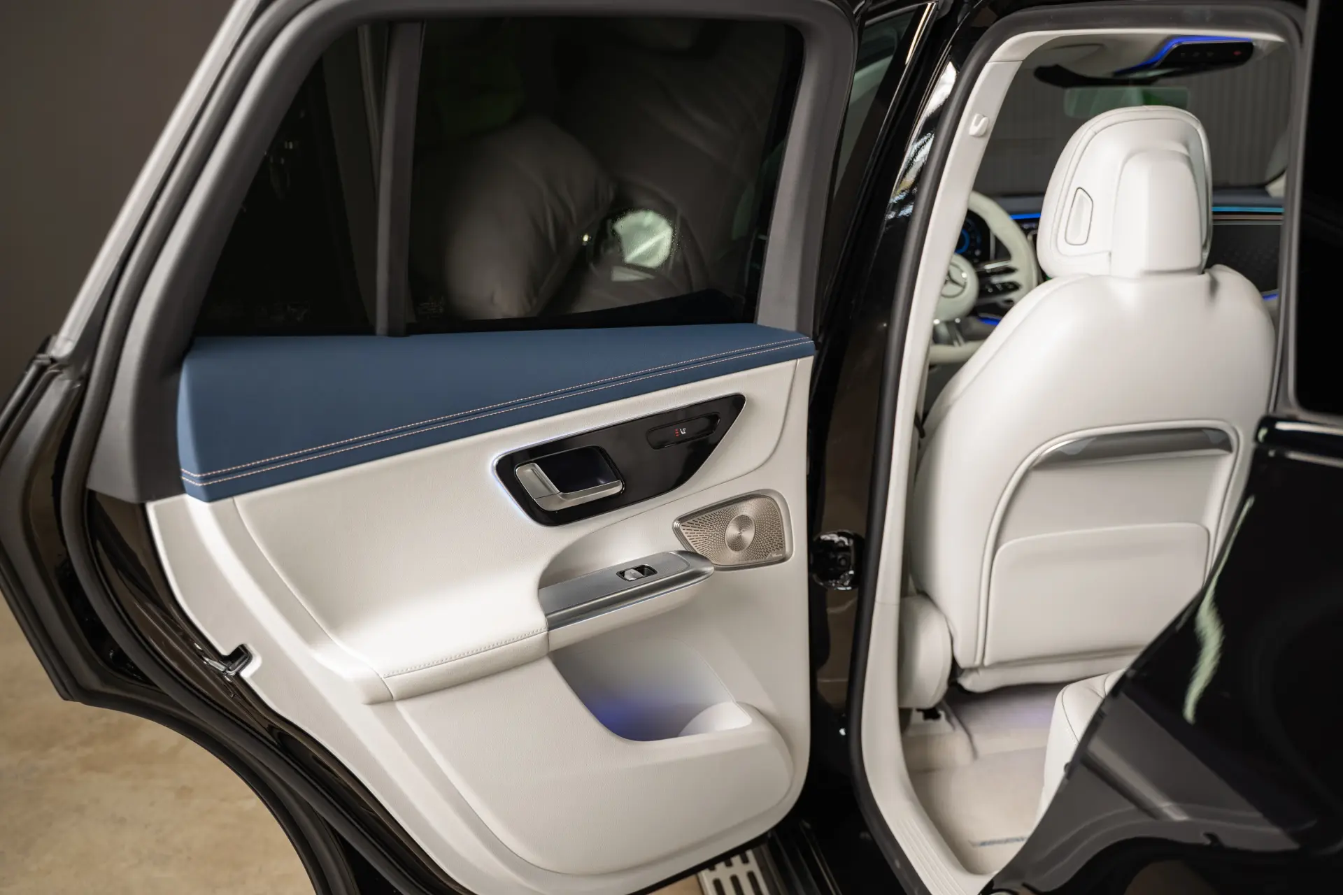 Mercedes-Benz EQE SUV 350+ AMG Line Premium 54