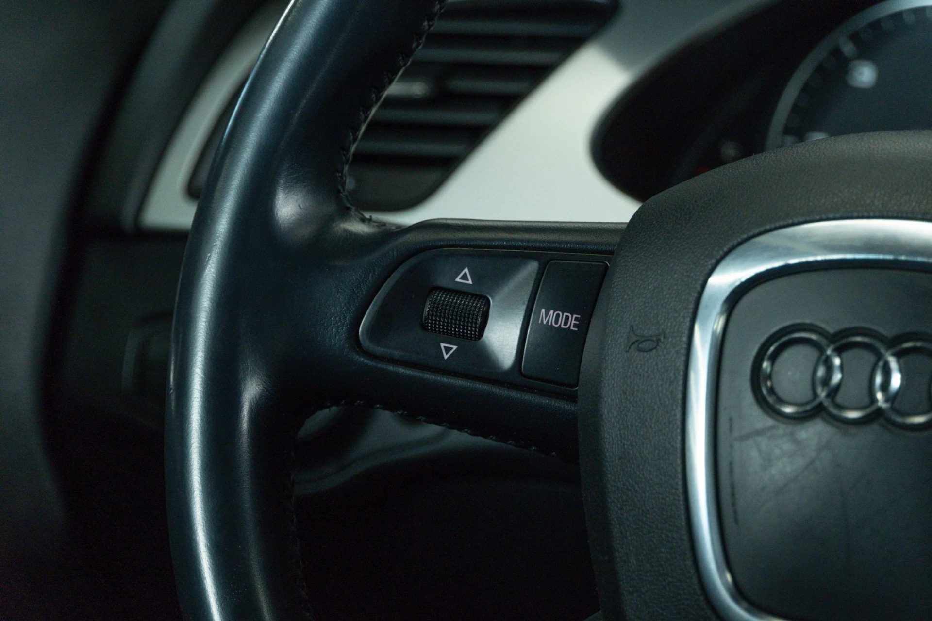 Audi A4 2.0 TDI Exclusive 12