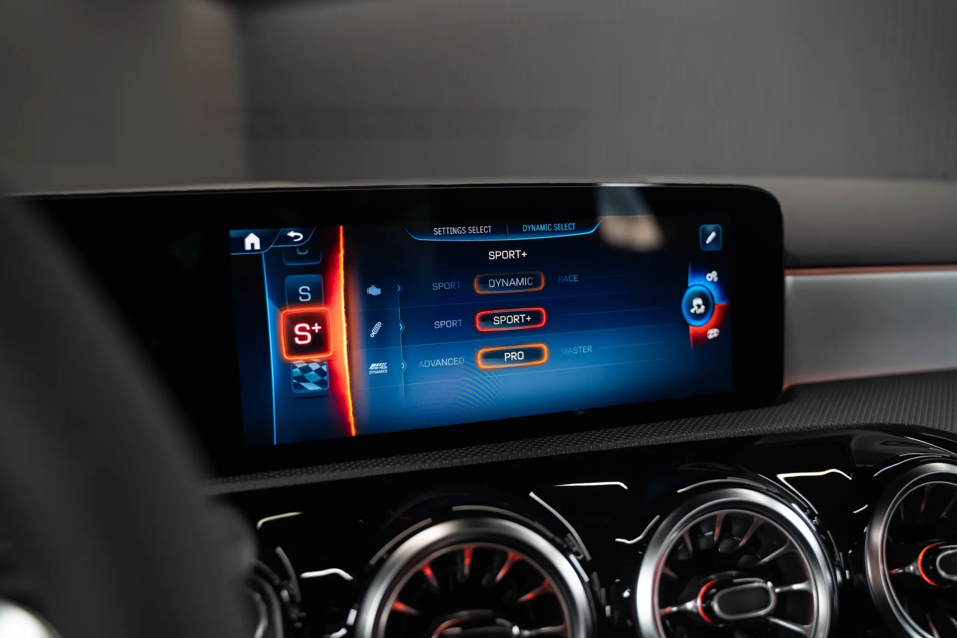 Mercedes-Benz A 45 AMG S 4Matic+ 36