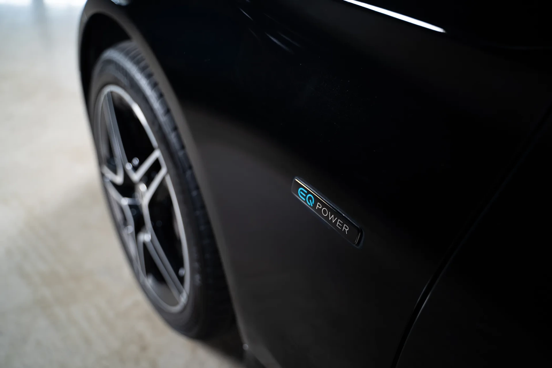 Mercedes-Benz C 300 e AMG Line 8