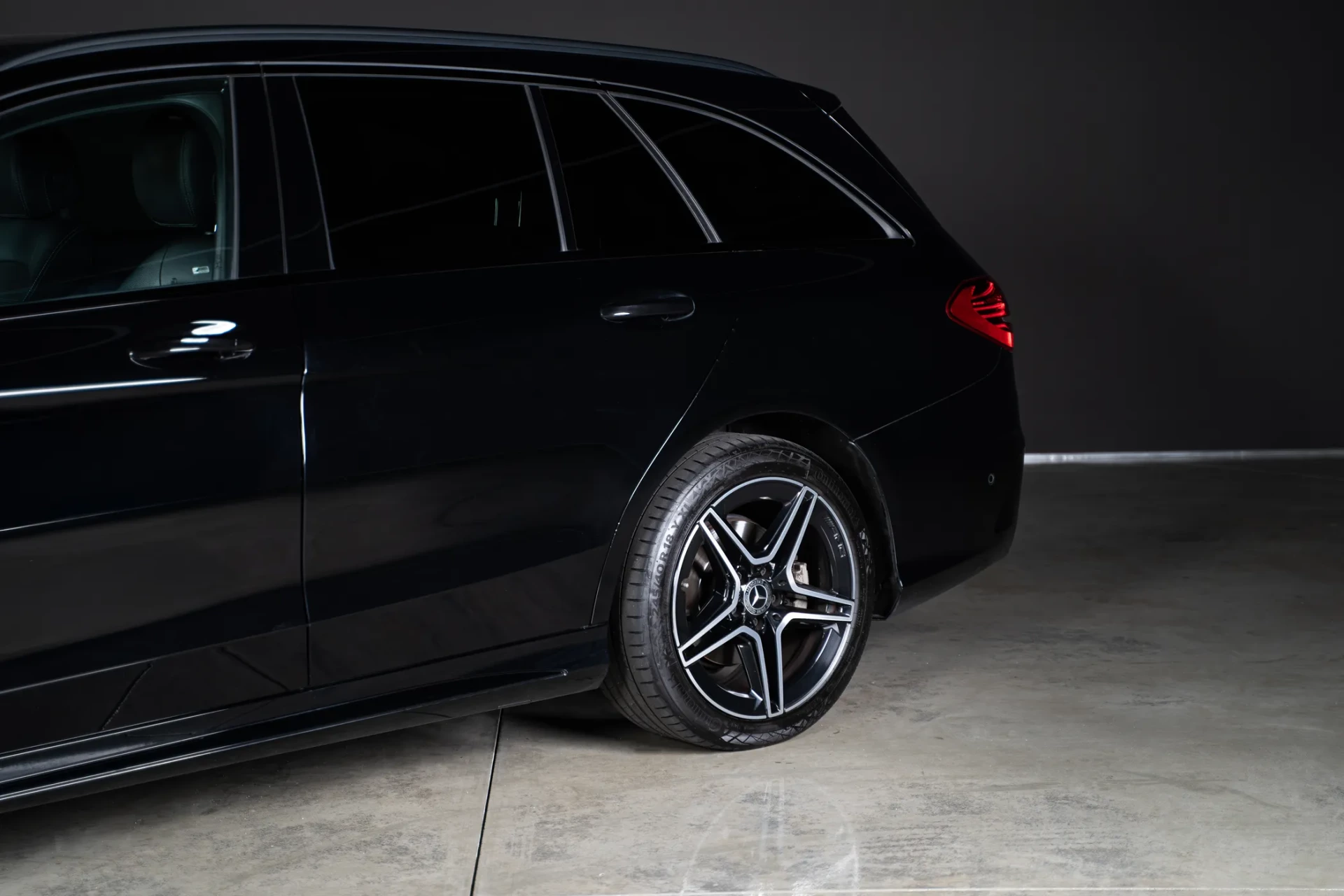 Mercedes-Benz C 300 e AMG Line 9