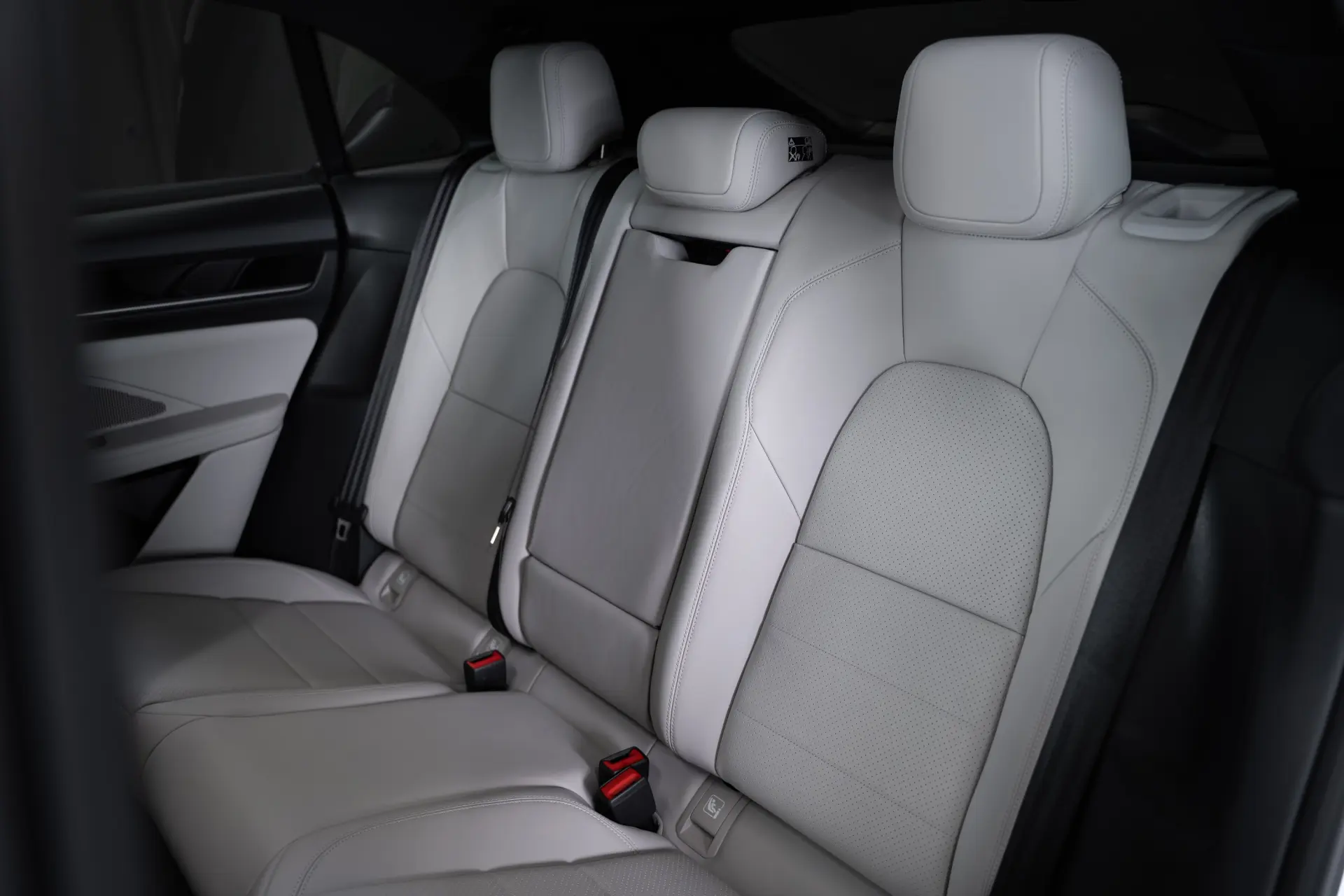 Porsche Macan Electric 49