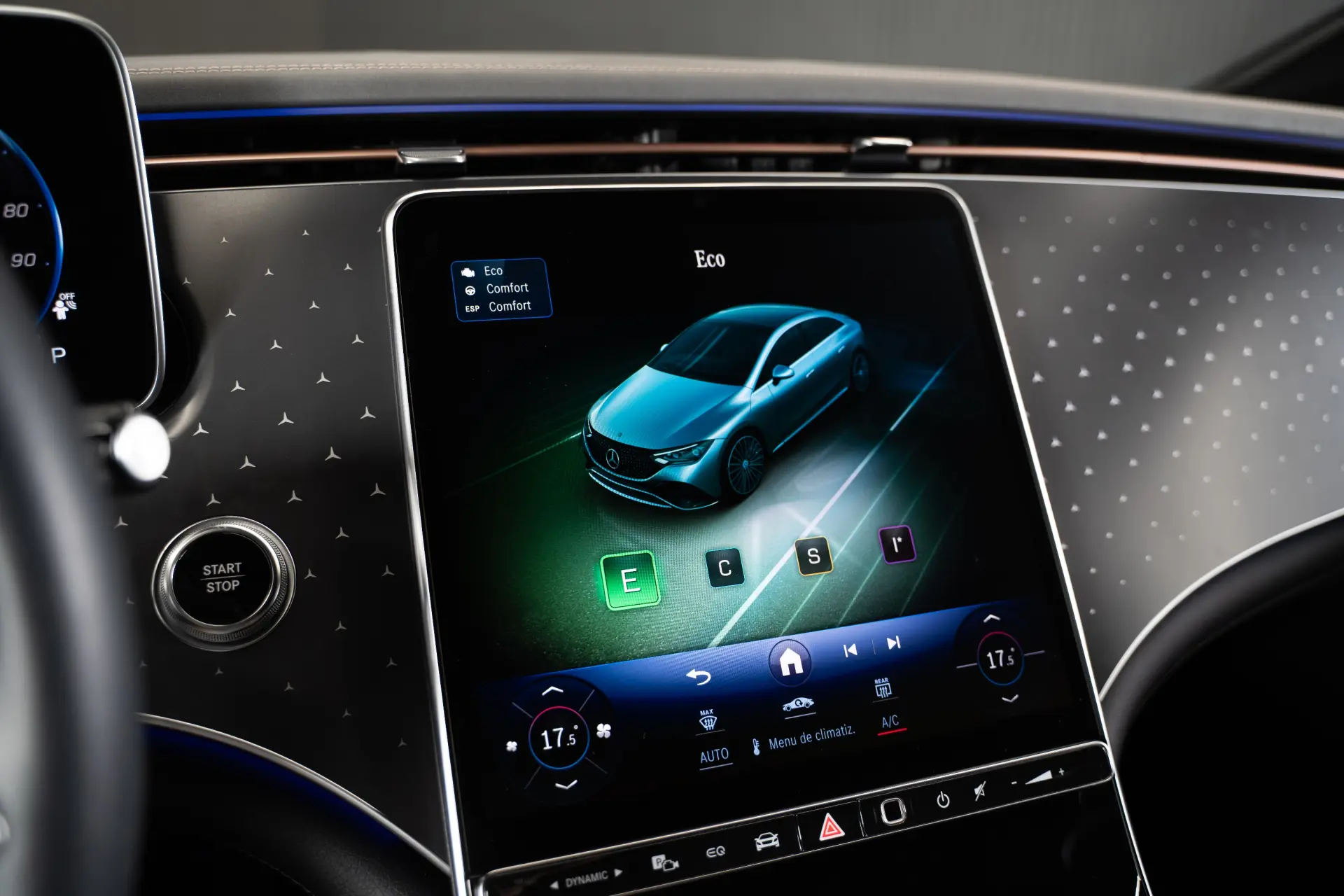 Mercedes-Benz EQE 300 Electric Art 26