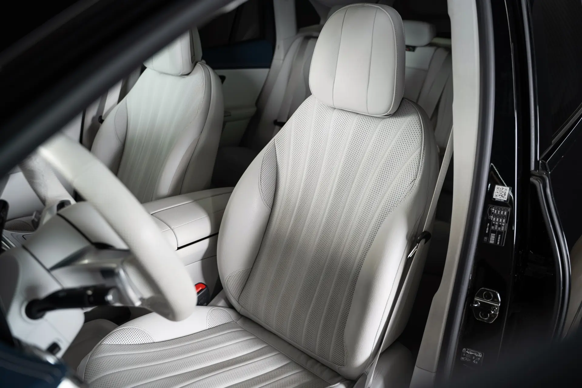 Mercedes-Benz EQE SUV 350+ AMG Line Premium 18