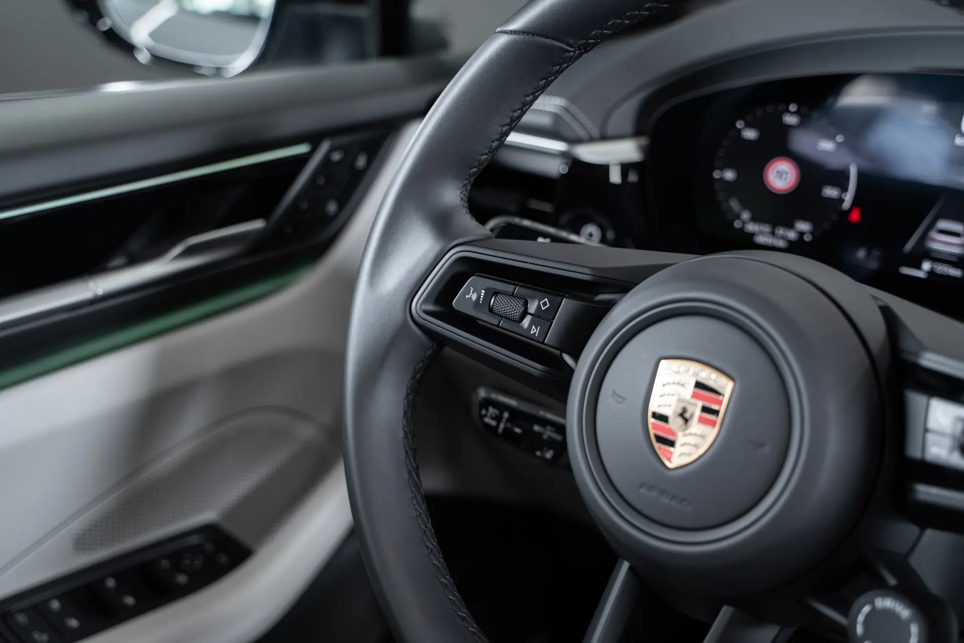 Porsche Macan Electric 21