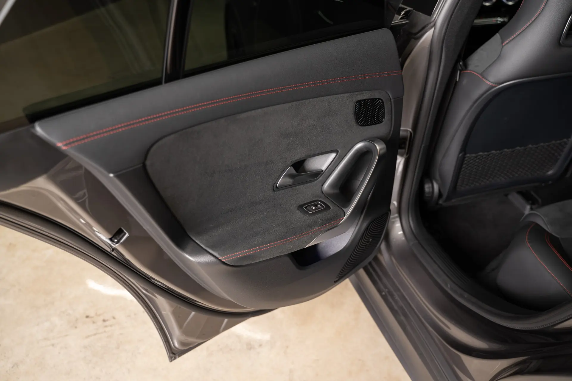 Mercedes-Benz CLA 250 e Shooting Brake AMG Line 42