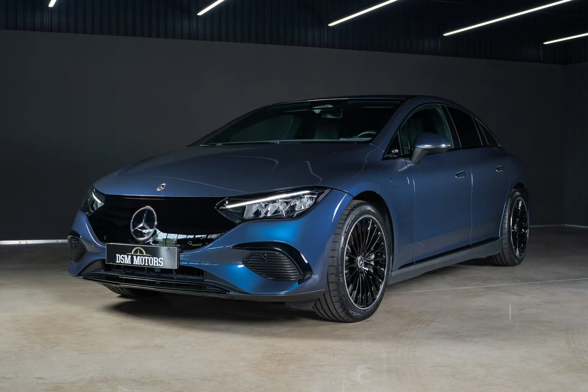Mercedes-Benz EQE 300 Electric Art 1