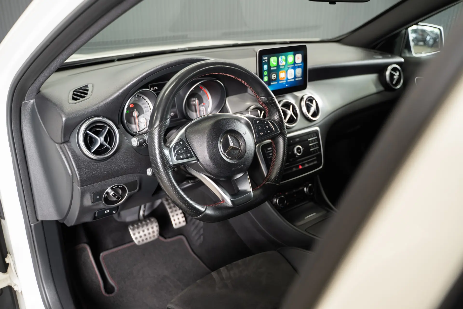 Mercedes-Benz GLA 200 AMG Line 15