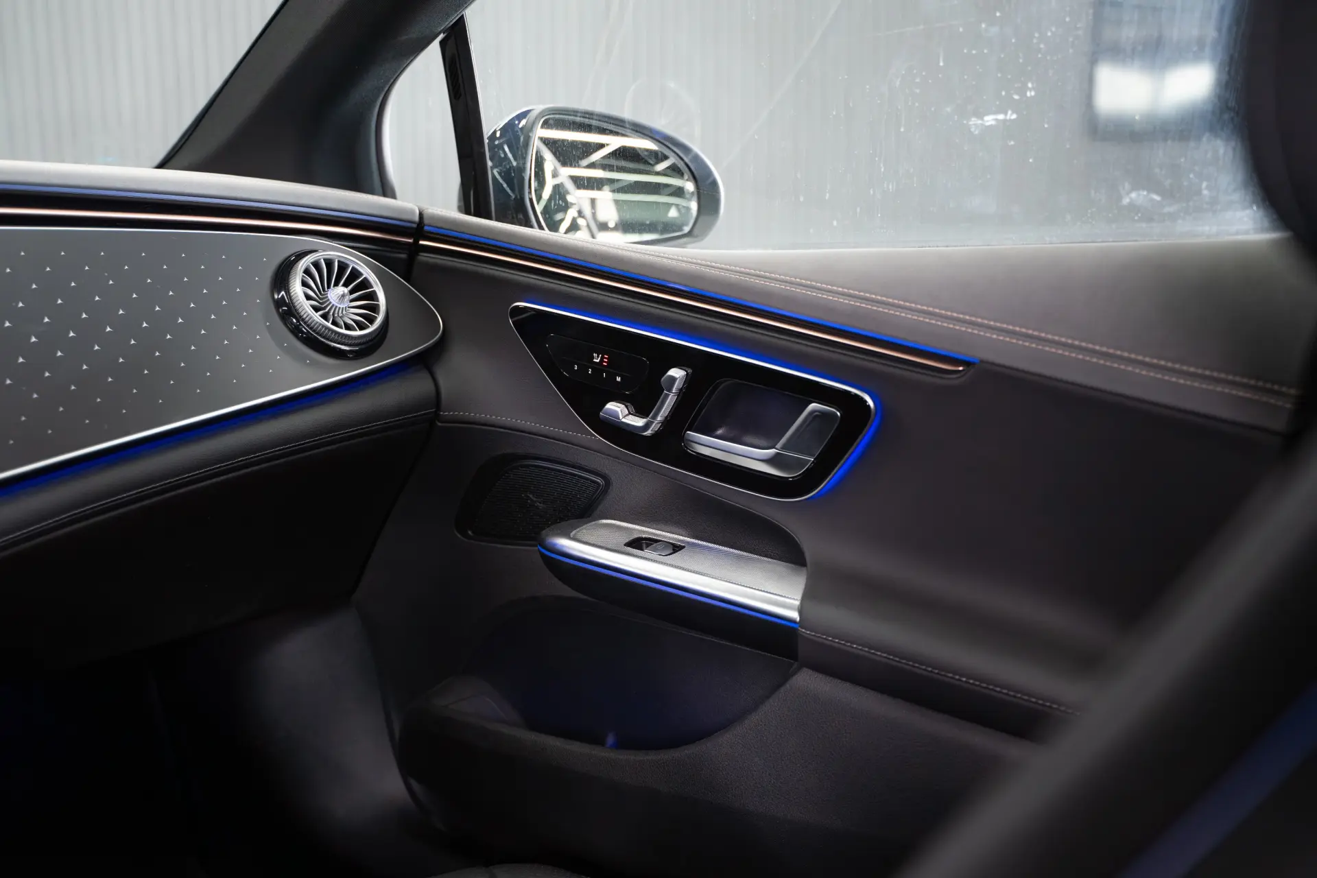 Mercedes-Benz EQE 300 Electric Art 41