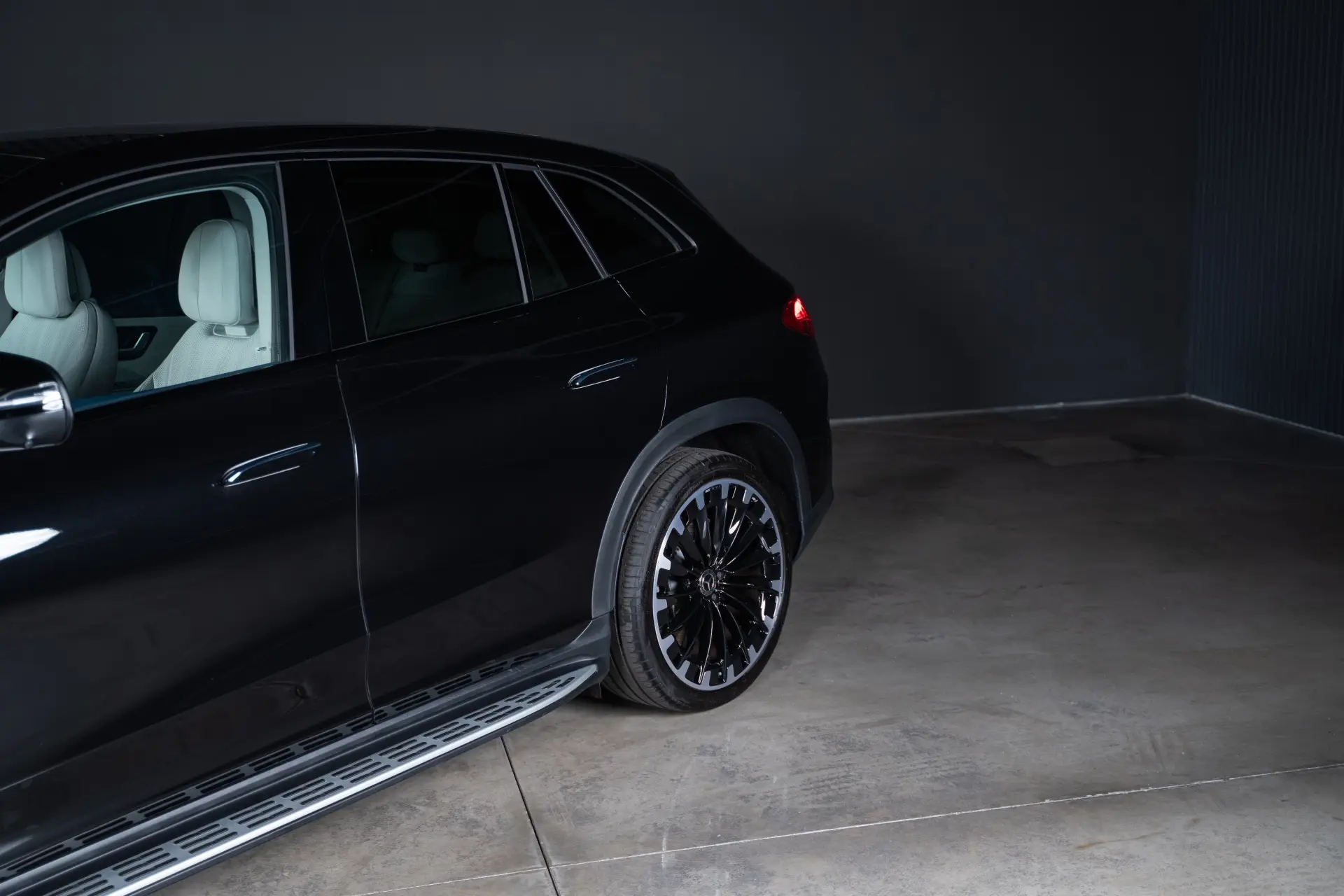 Mercedes-Benz EQE SUV 350+ AMG Line Premium 13