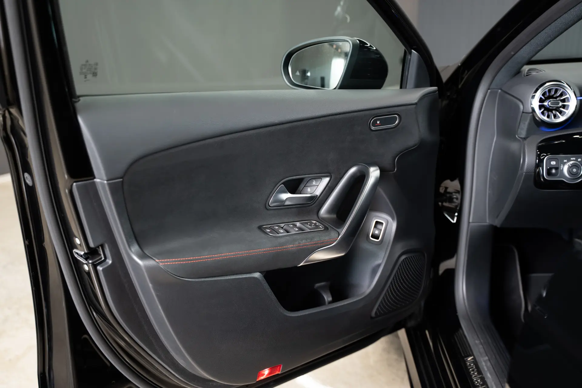 Mercedes-Benz A 250 e 8G-DCT AMG Line 13