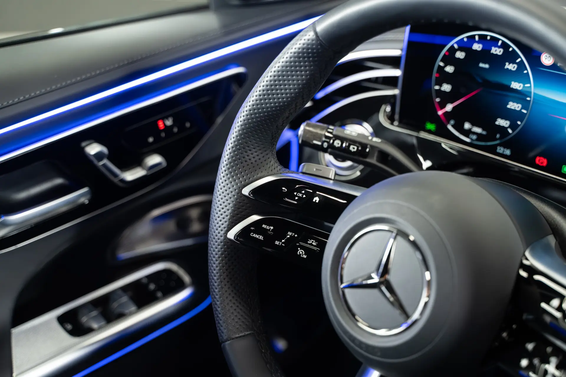 Mercedes-Benz E 300 de 4Matic AMG Line 19