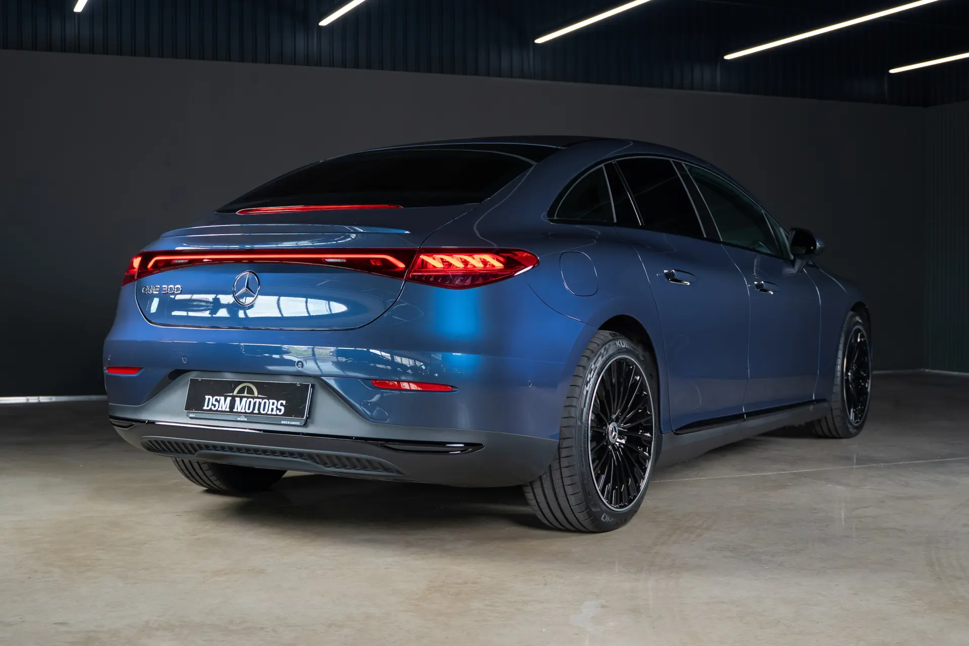 Mercedes-Benz EQE 300 Electric Art 4