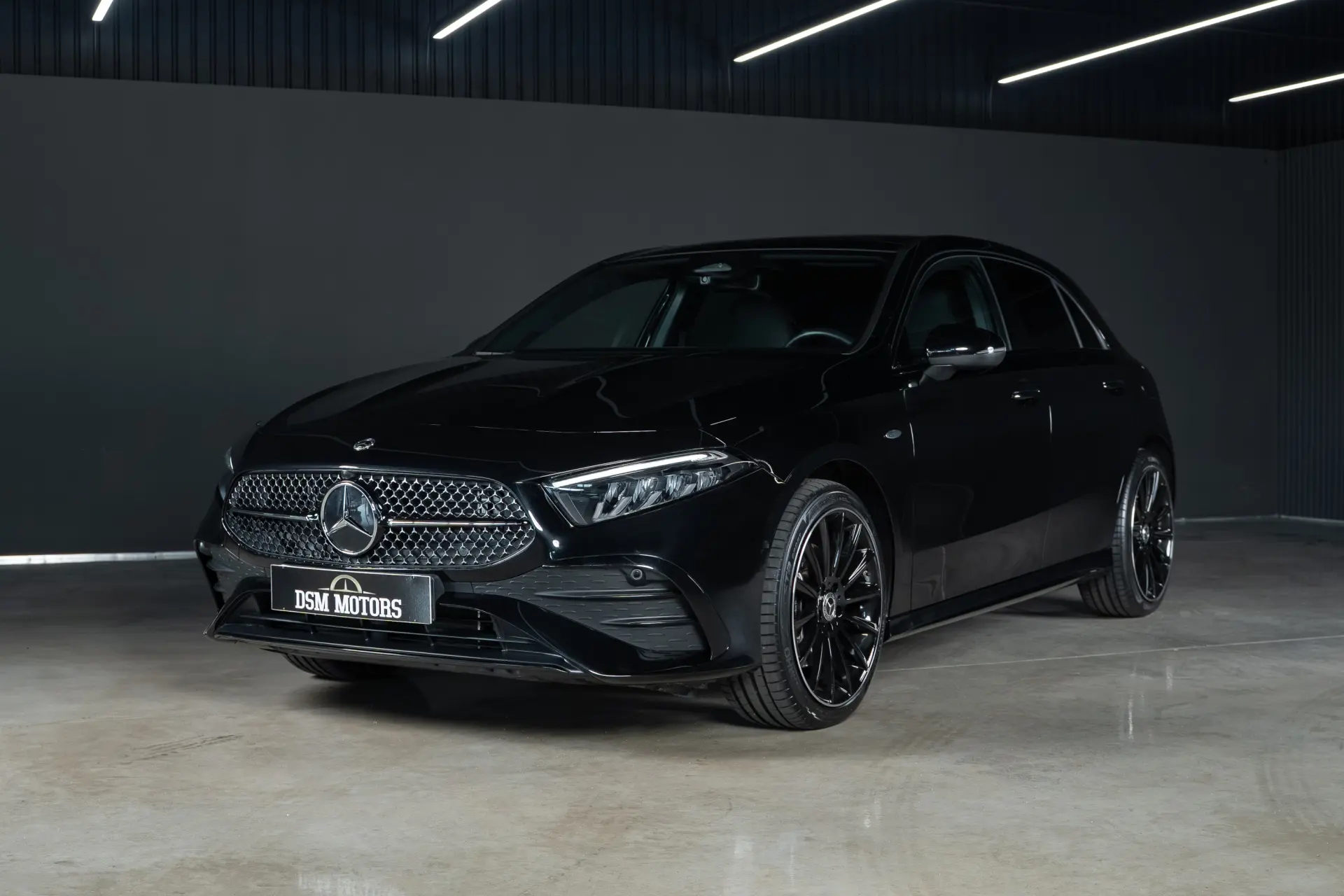 Mercedes-Benz A 250 e 8G-DCT AMG Line 1