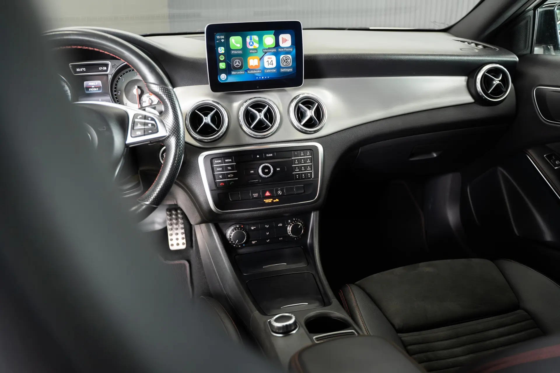 Mercedes-Benz GLA 200 AMG Line 29