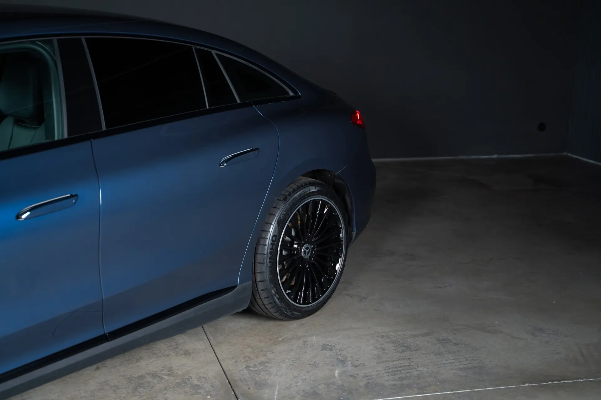 Mercedes-Benz EQE 300 Electric Art 10