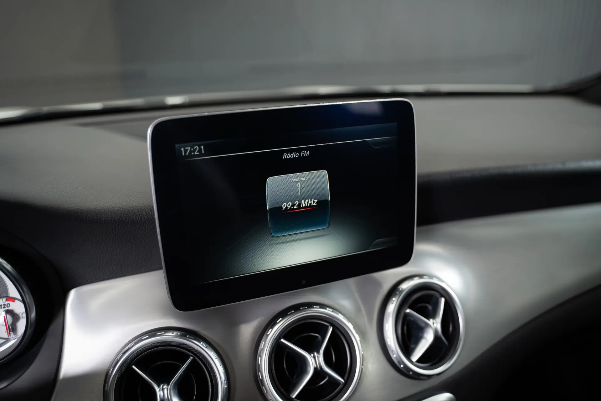 Mercedes-Benz GLA 200 AMG Line 26