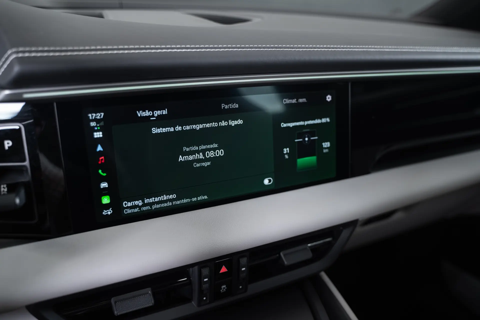 Porsche Macan Electric 37
