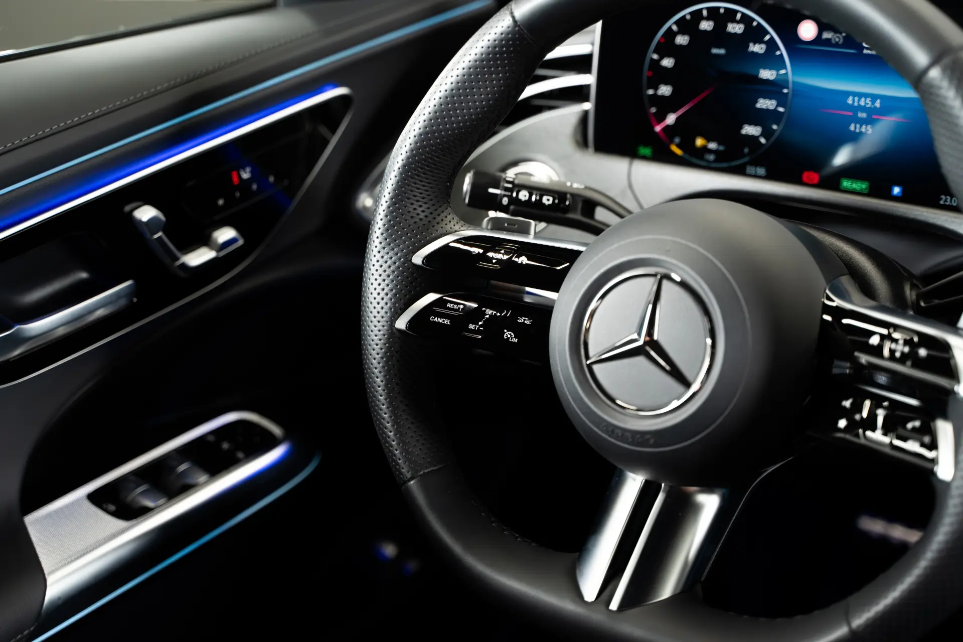 Mercedes-Benz E 300 e Station 22
