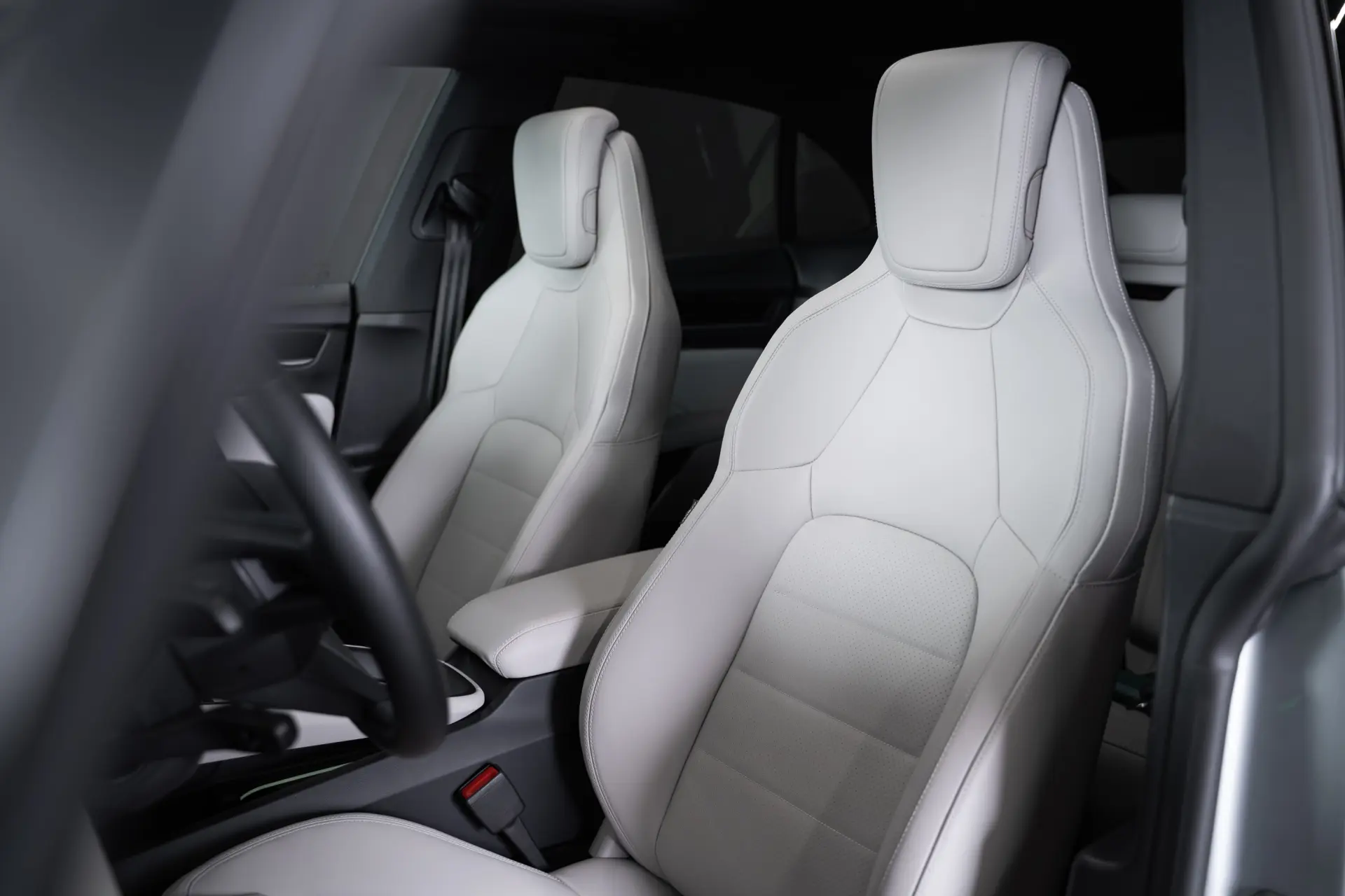 Porsche Macan Electric 16