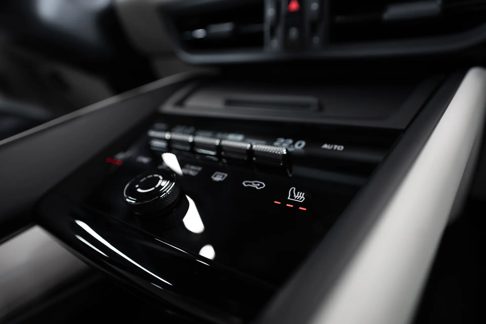 Porsche Macan Electric 44