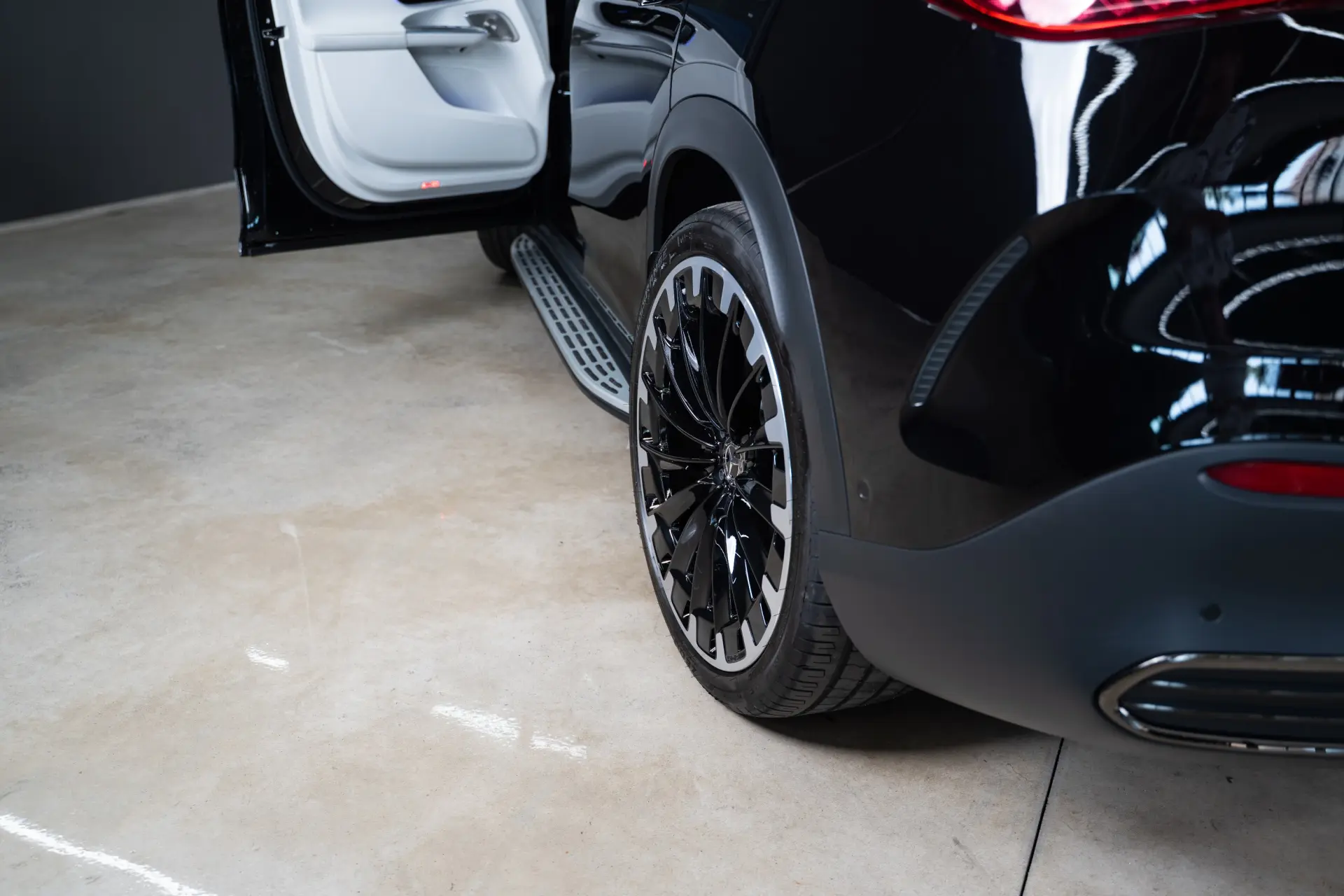 Mercedes-Benz EQE SUV 350+ AMG Line Premium 9