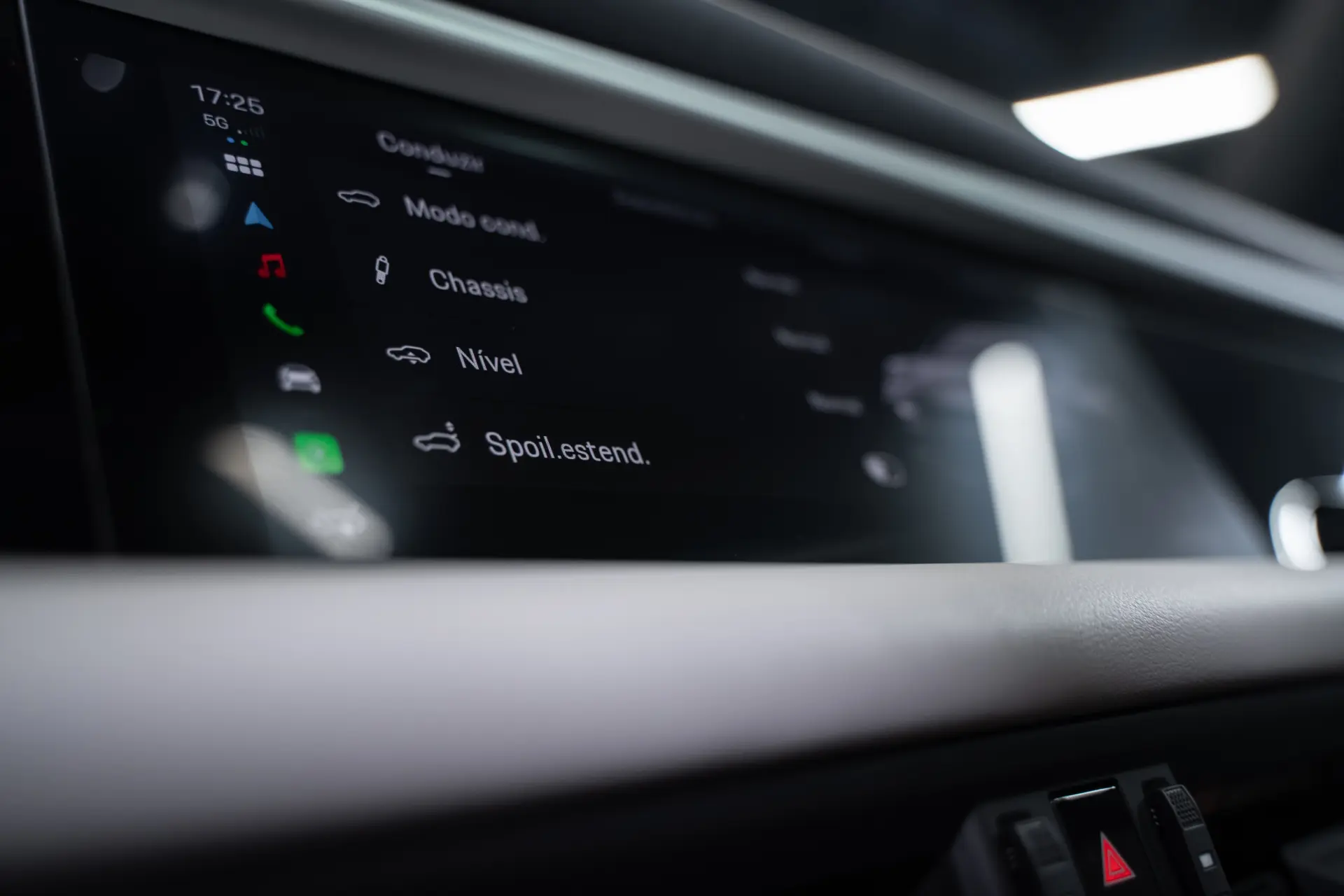 Porsche Macan Electric 32