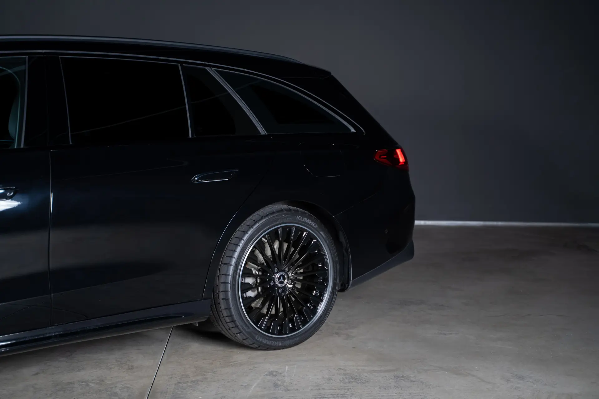 Mercedes-Benz E 300 e Station 10