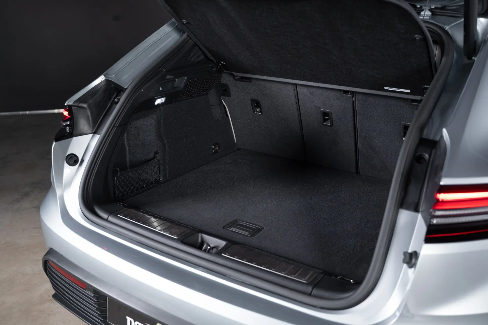 Porsche Macan Electric 56