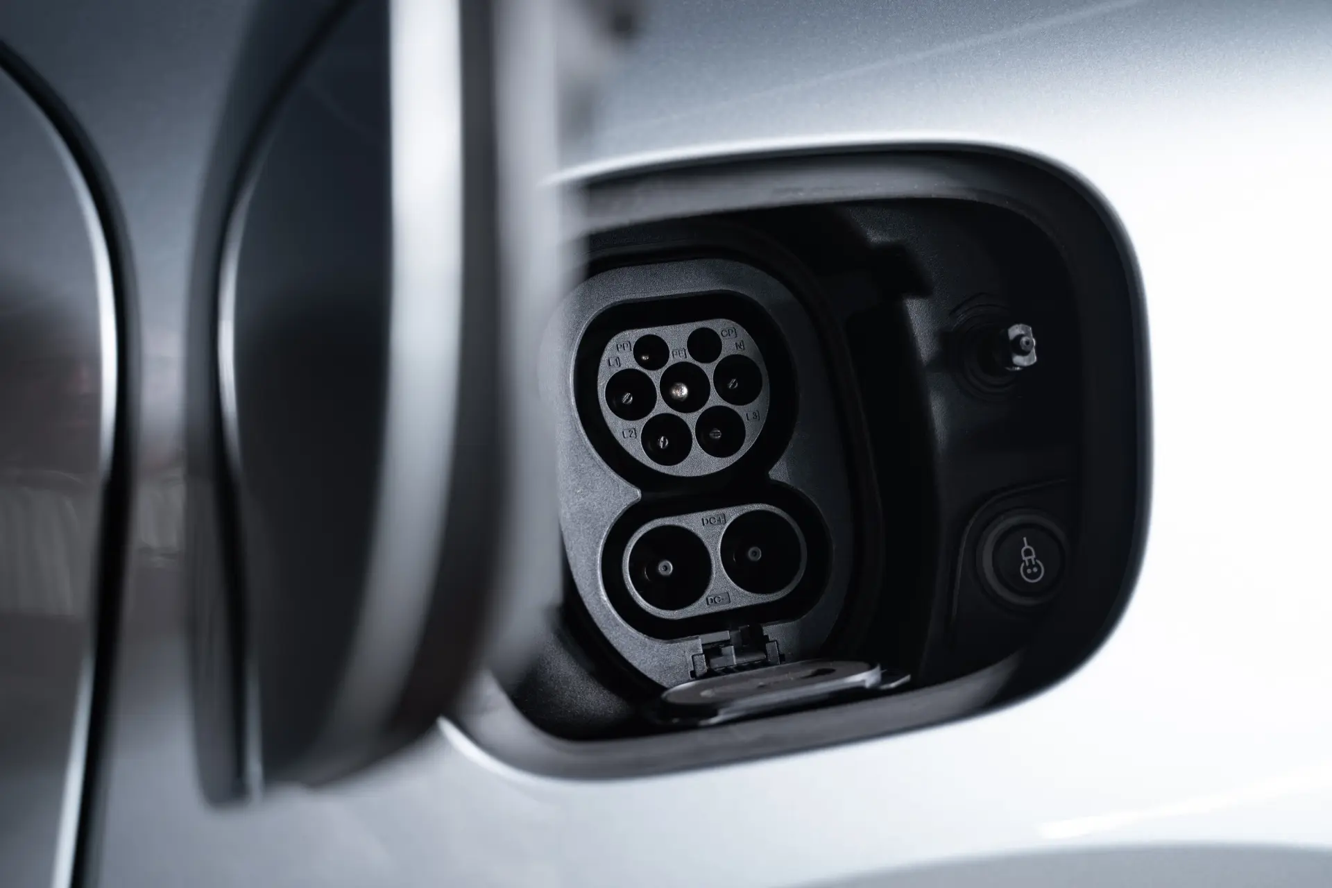 Porsche Macan Electric 58