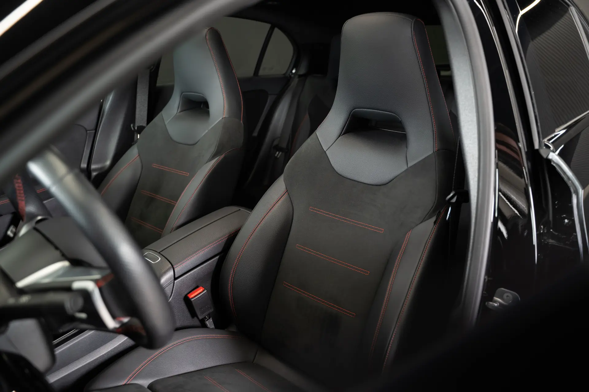 Mercedes-Benz A 250 e 8G-DCT AMG Line 16