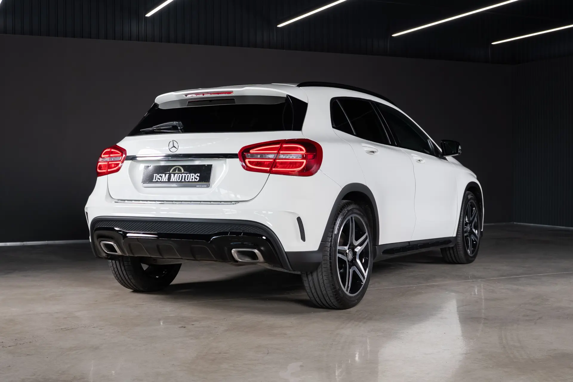 Mercedes-Benz GLA 200 AMG Line 4