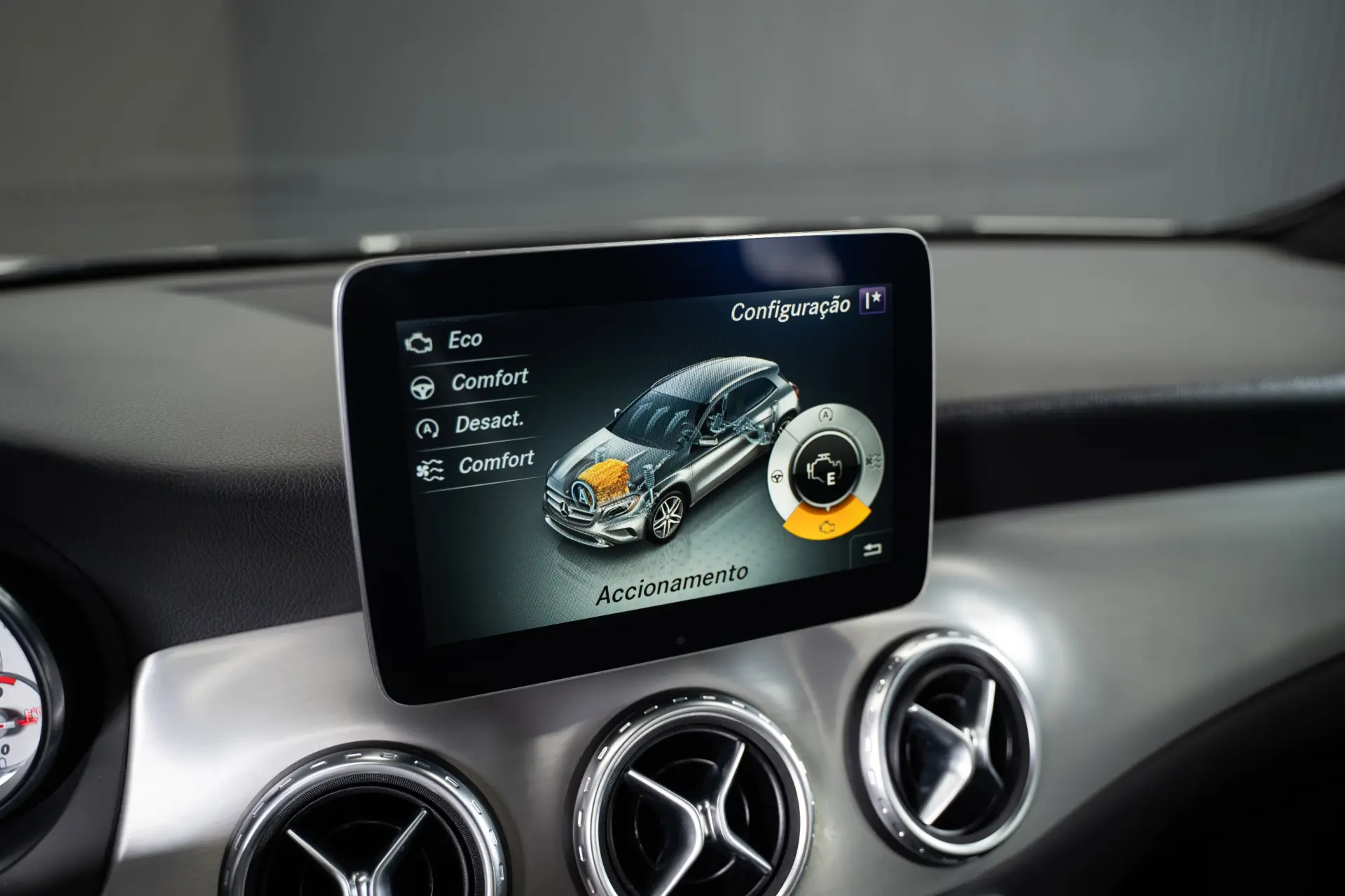 Mercedes-Benz GLA 200 AMG Line 28