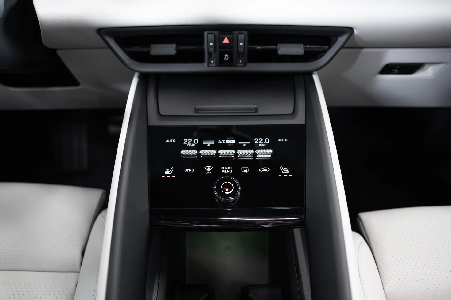 Porsche Macan Electric 43
