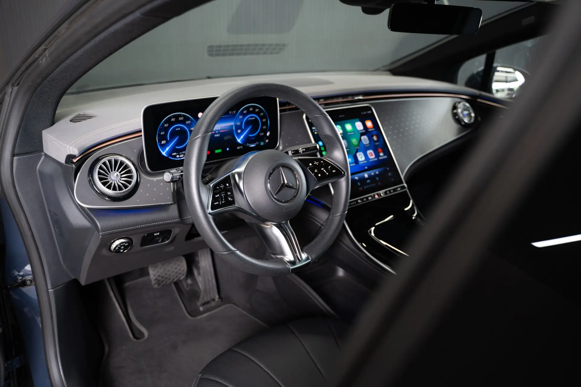 Mercedes-Benz EQE 300 Electric Art 16