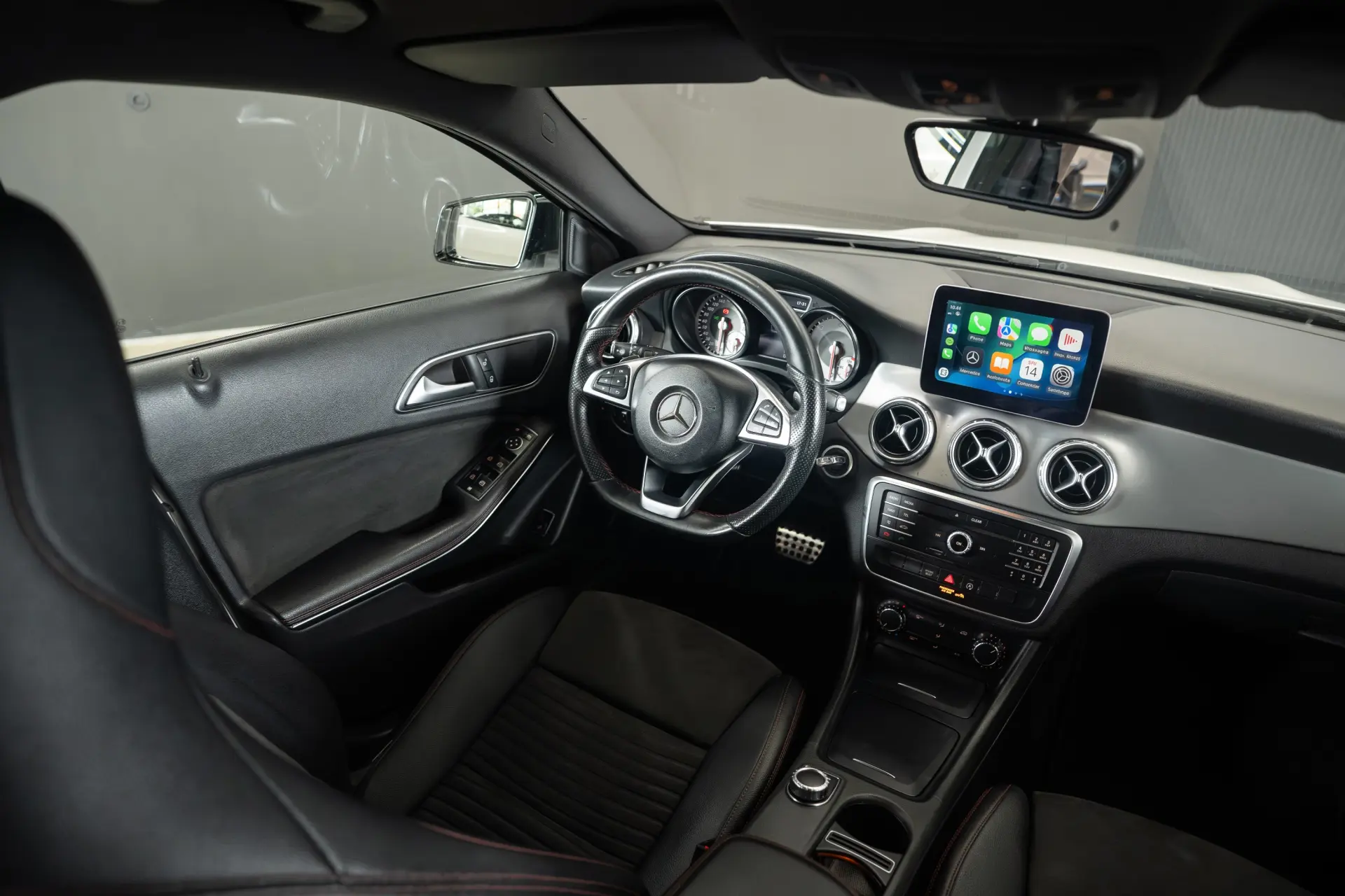 Mercedes-Benz GLA 200 AMG Line 2
