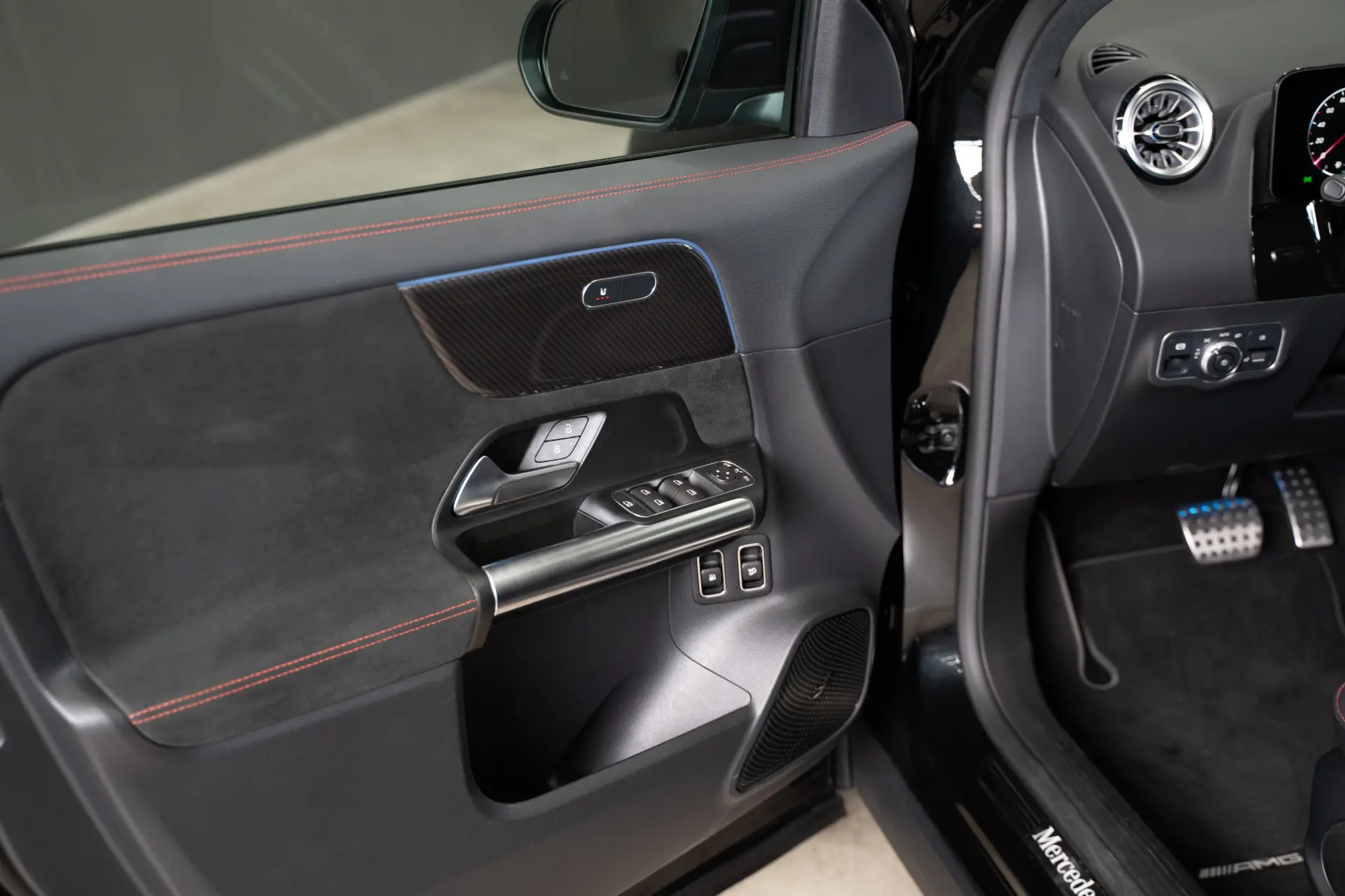 Mercedes-Benz GLA 250 e AMG Line 14