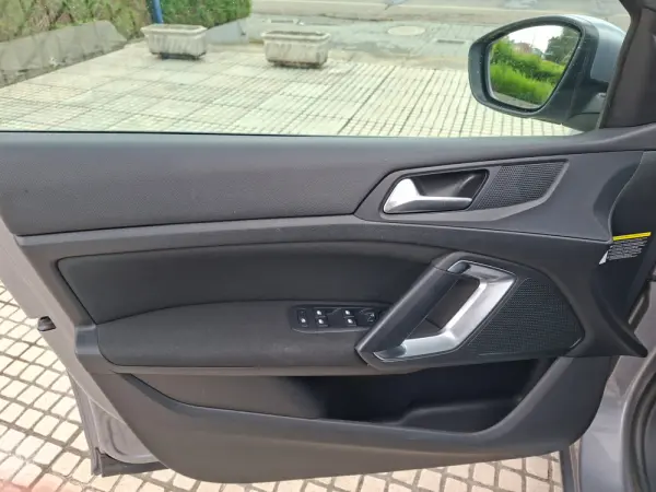Peugeot 308 1.2 PureTech Allure 25