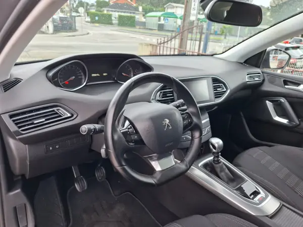 Peugeot 308 1.2 PureTech Allure 11