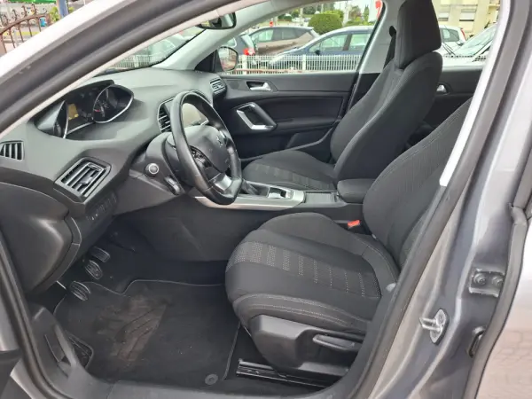 Peugeot 308 1.2 PureTech Allure 17