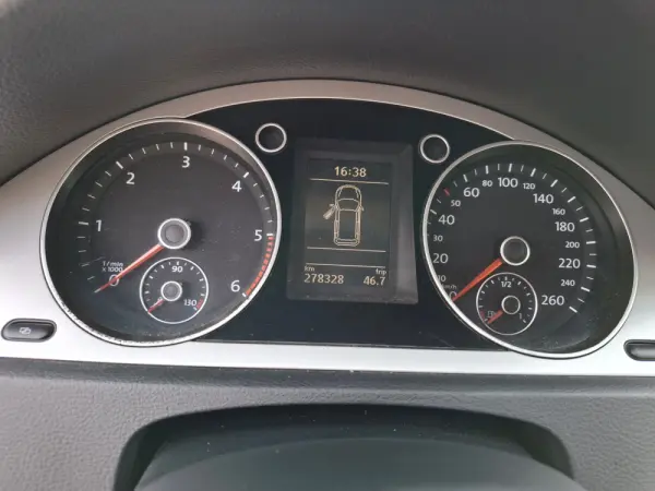 Volkswagen Passat Variant 1.6 TDi BlueMotion 18
