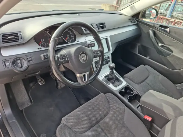 Volkswagen Passat Variant 1.6 TDi BlueMotion 17