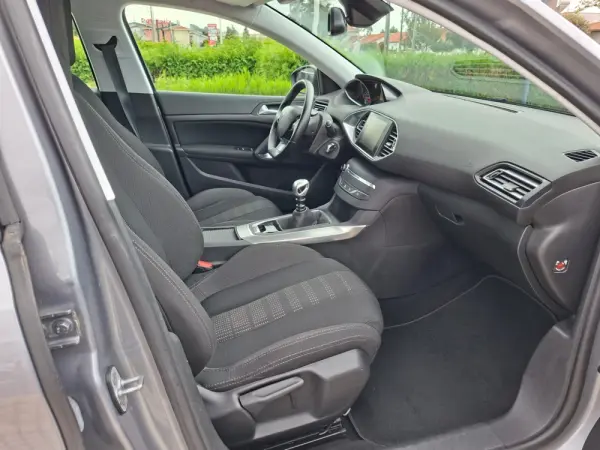 Peugeot 308 1.2 PureTech Allure 21