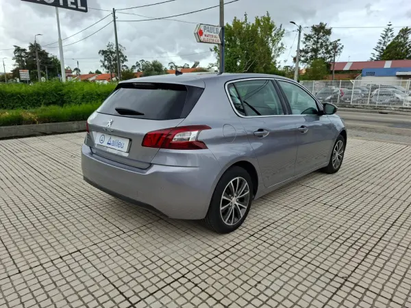Peugeot 308 1.2 PureTech Allure 7
