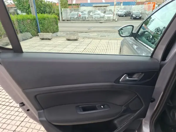 Peugeot 308 1.2 PureTech Allure 26