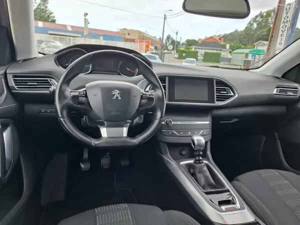 Peugeot 308 1.2 PureTech Allure 12